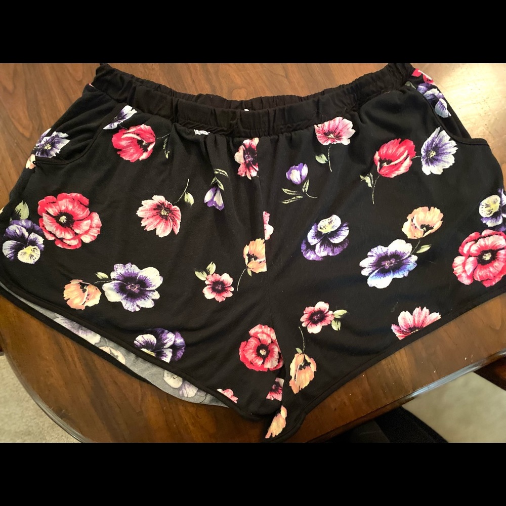 Stretchy, soft lounge shorts. Size 3XL in good condition